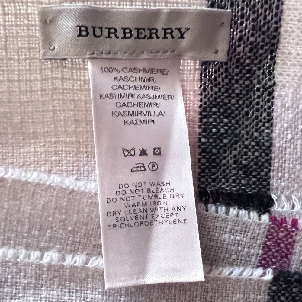 Elegant Burberry Check 100% Cashmere Scarf – Timeless Style - Picture 8 of 13